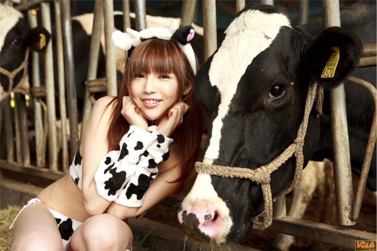 森下悠里【高清奶牛】 Yuuri Morishita [Bomb.tv] 性感诱惑av女优